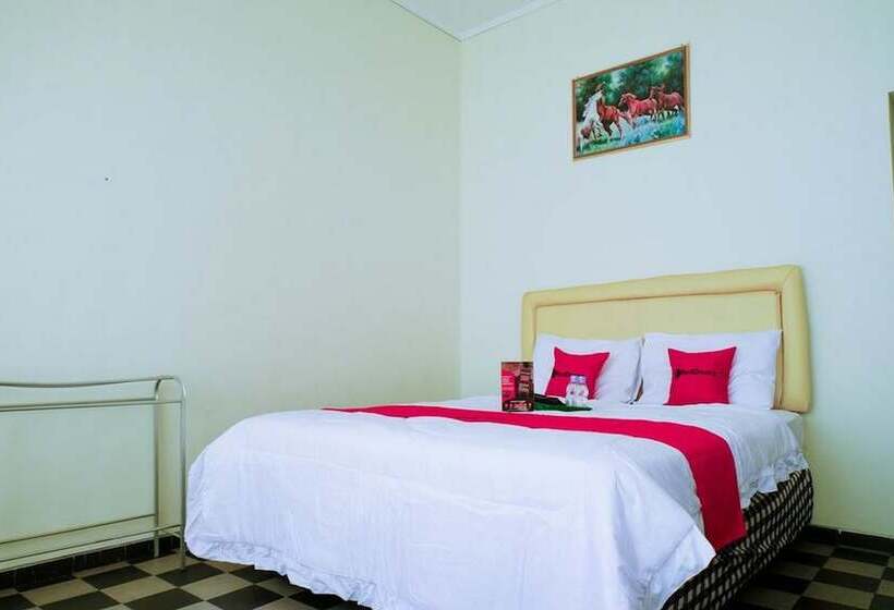 Номер Deluxe, Reddoorz Near Stab Syailendra Kopeng