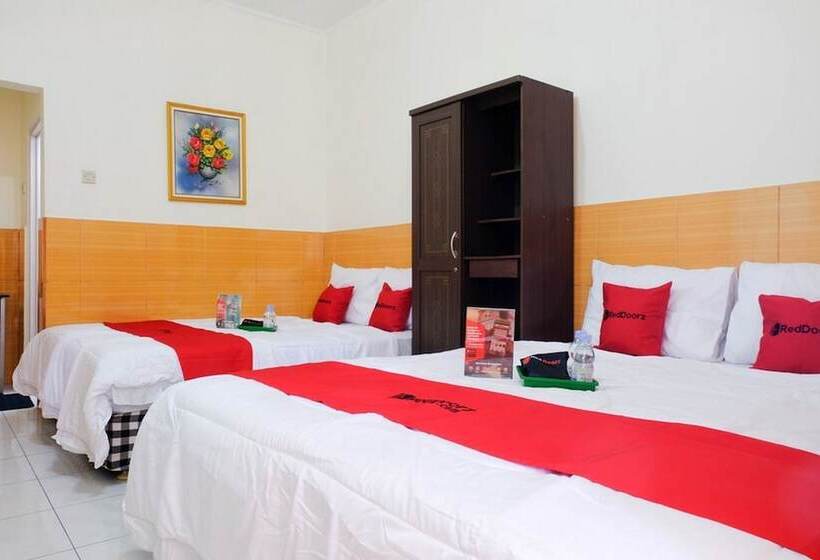 Семейный Номер, Reddoorz Near Stab Syailendra Kopeng