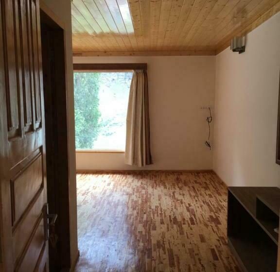 Номер Стандарт Вид на Горы, Gemoor Khar Manor House