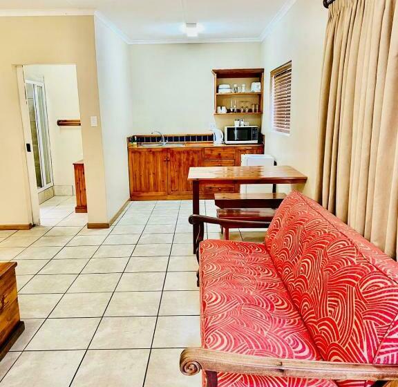 إستوديو قياسى, Travalia Guest Farm