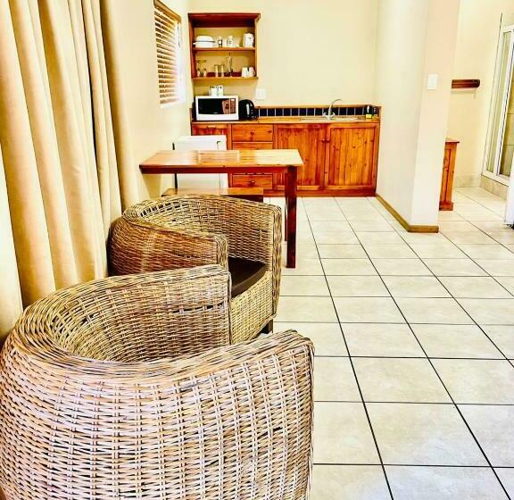 إستوديو قياسى, Travalia Guest Farm