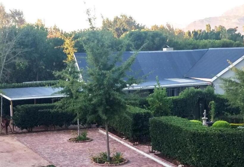 شقة غرفة واحدة, Kimi's Cottage