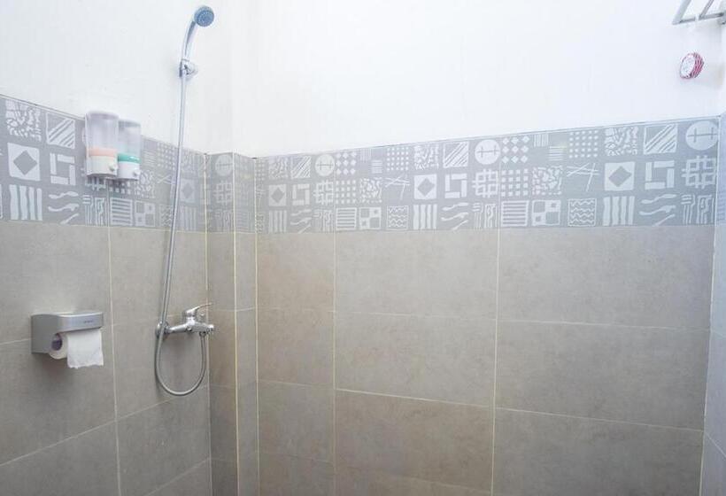 Camera Standard, Reddoorz @ Letjend S. Parman Pacitan