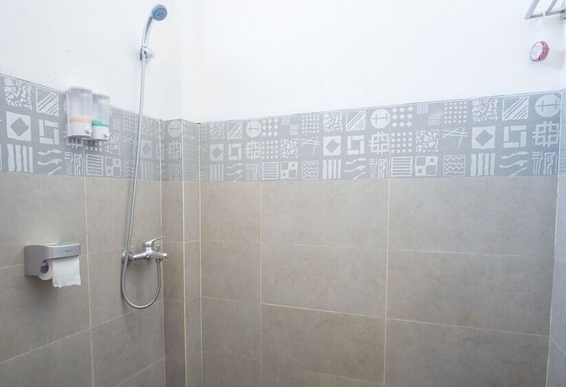 Standard Szoba, Reddoorz @ Letjend S. Parman Pacitan