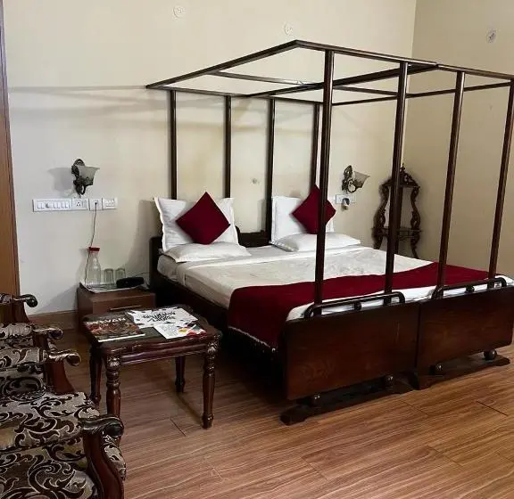 デラックスルーム, Kstdc Hotel Mayura Pine Top Nandi Hills