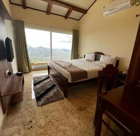 キングサイズベッドのデラックスルーム, Kstdc Hotel Mayura Pine Top Nandi Hills