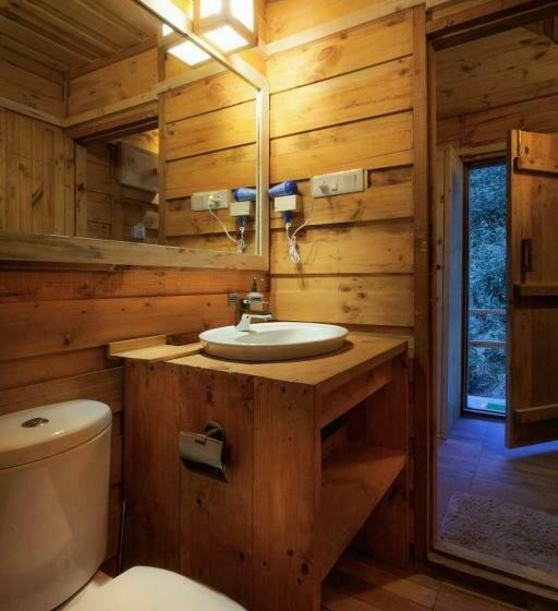 کلبه ییلاقی, Suro Treehouse Resort
