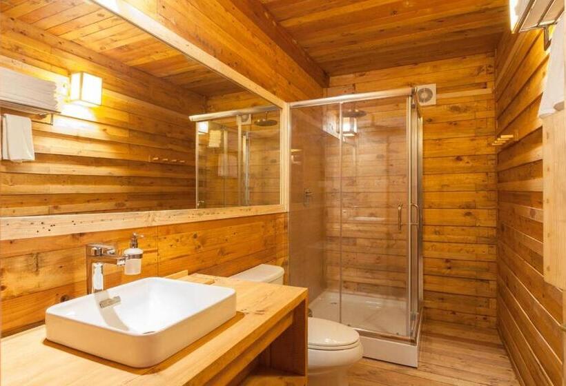 کلبه ییلاقی, Suro Treehouse Resort