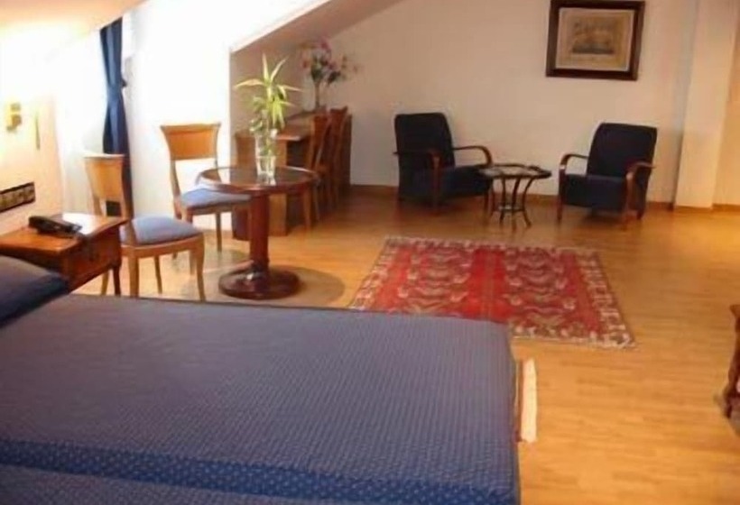 スタンダードルーム, Cristina