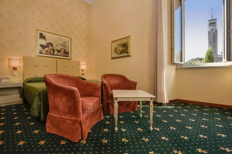 スタンダード４人部屋, Grand Hotel Plaza & Locanda Maggiore