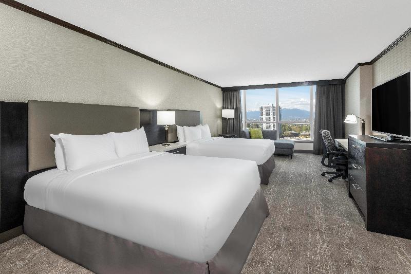 Номер Deluxe, Hilton Vancouver Metrotown