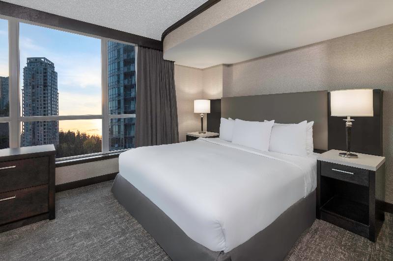 מיטת קינג בסוויטה, Hilton Vancouver Metrotown