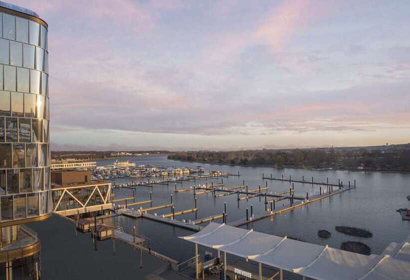 חדר דלוקס, Hilton Vancouver Metrotown