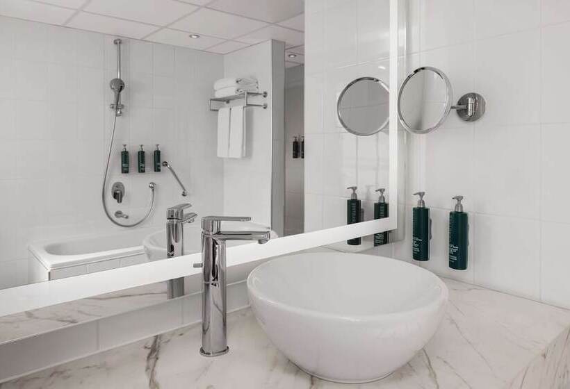 سوییت خانوادگی, Hilton Vienna Waterfront