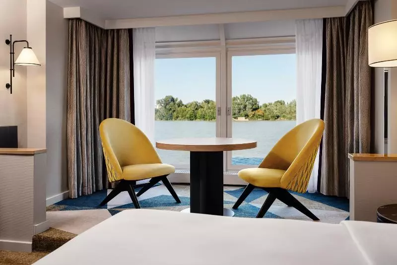 Deluxe Room King Size Bed