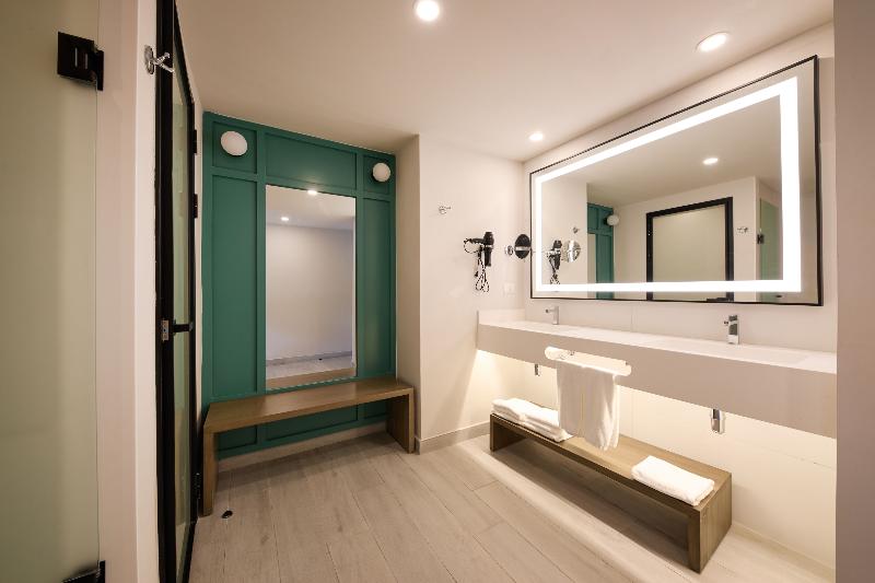 스탠다드 룸 킹사이즈 침대, Hilton Vienna Waterfront