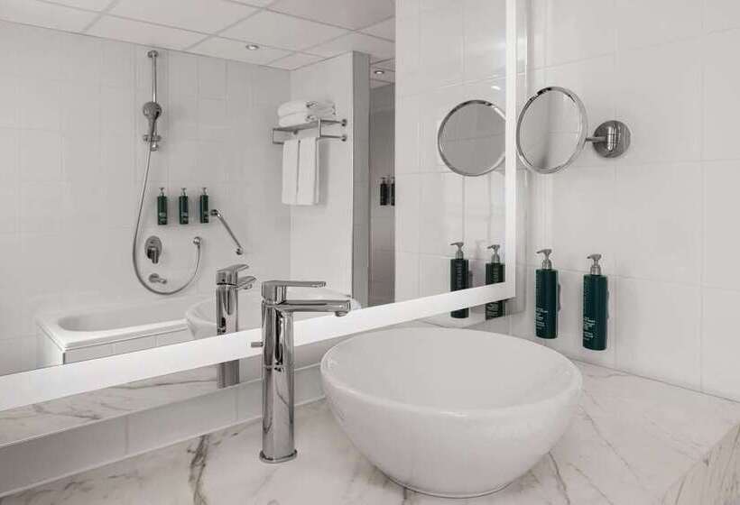 سوییت خانوادگی, Hilton Vienna Waterfront