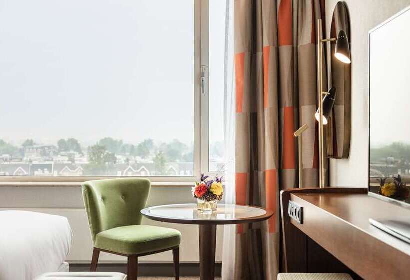 اتاق اجرایی با تخت بزرگ, Hilton Vienna Waterfront