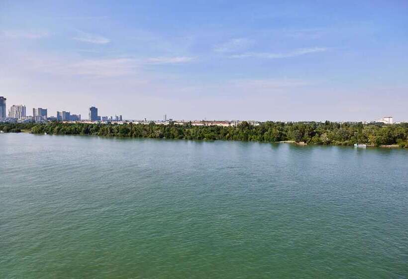 اتاق اجرایی با تخت بزرگ, Hilton Vienna Waterfront