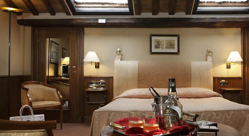 חדר סטנדרט לשלושה, Pantheon