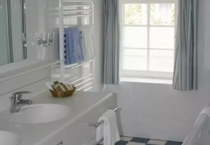 اتاق استاندارد یک نفره, Romantik Hotel Tuchmacher