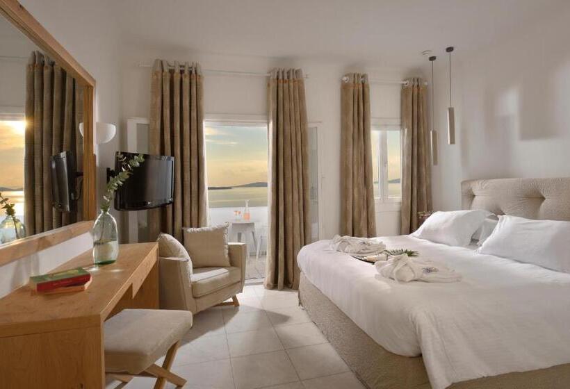 جناح جونيور مطلّ علي البحر, Saint John Hotel Villas & Spa