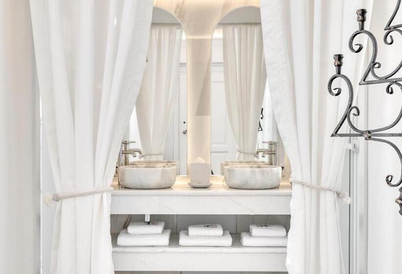 غرفة قياسية مزوَّدة بجاكوزي مطلة على البحر, Saint John Hotel Villas & Spa