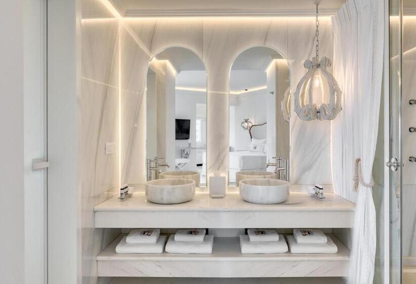 جناح جونيور مطلّ علي البحر, Saint John Hotel Villas & Spa