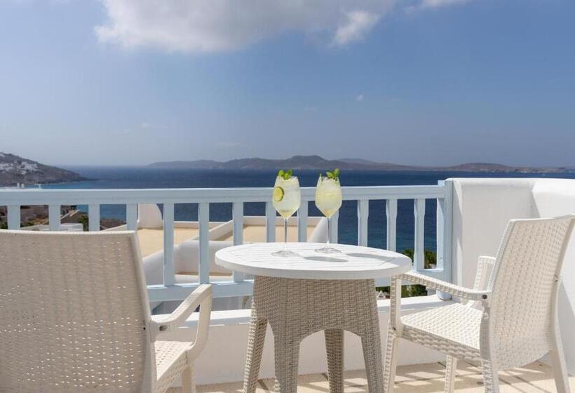 جناح جونيور مطلّ علي البحر, Saint John Hotel Villas & Spa