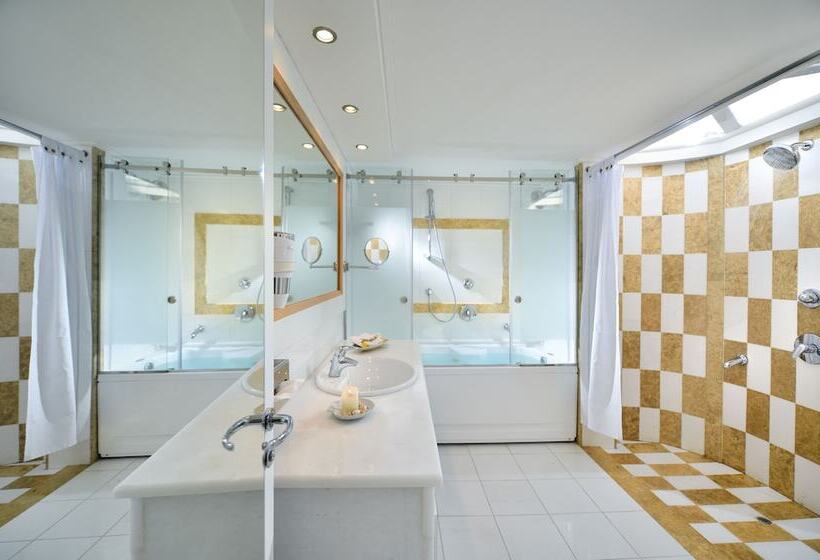 جناح جونيور مطلّ علي البحر, Saint John Hotel Villas & Spa