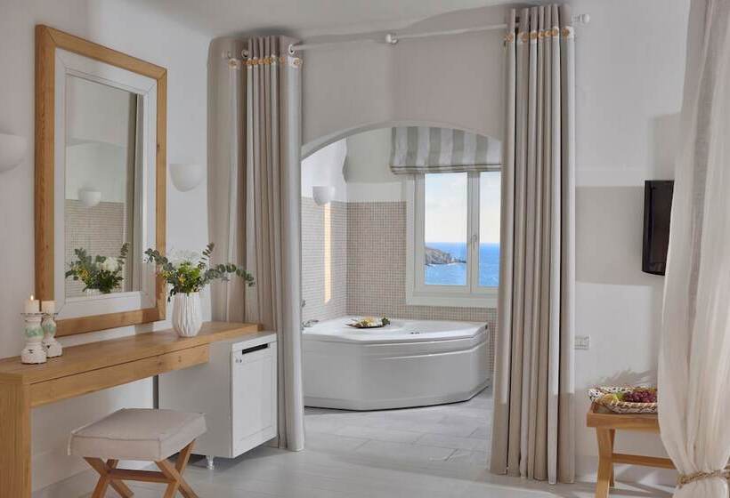 جناح جونيور مطلّ علي البحر, Saint John Hotel Villas & Spa