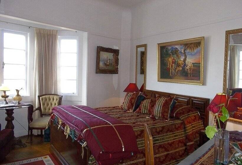 اتاق استاندارد, The Grand House