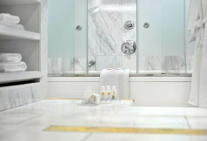 سوییت خانوادگی, Saint John Hotel Villas & Spa
