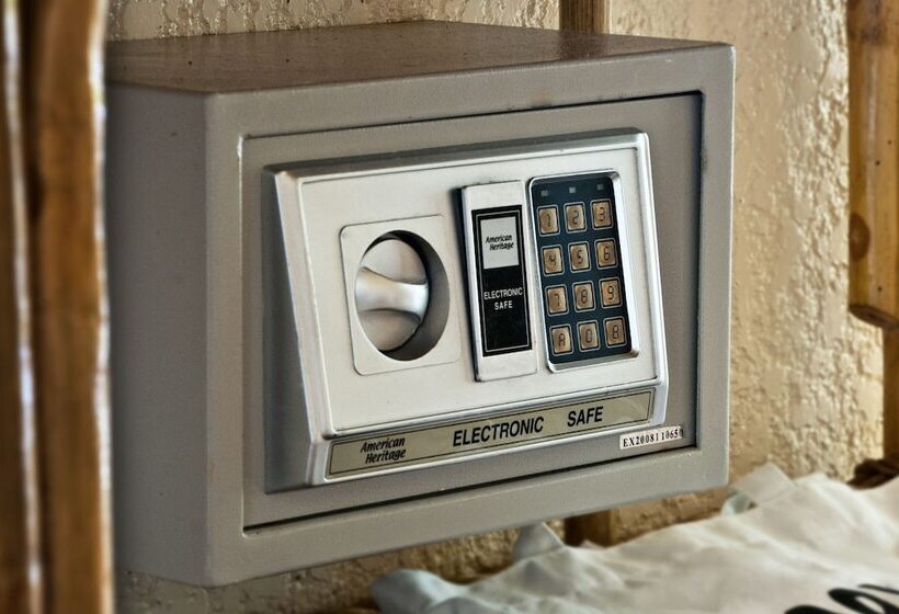 بانگلوی استاندارد, Easy Diving And Beach Resort