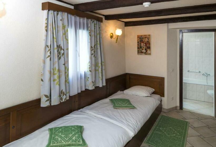 标准三人间, Antico