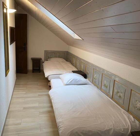 四人标准间, Antico