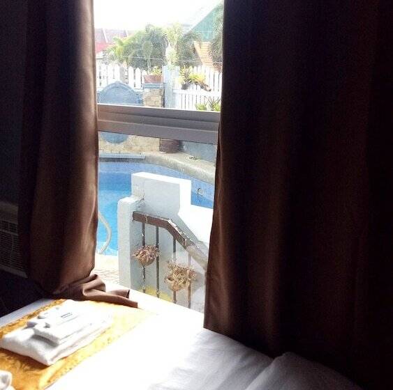 غرفة إقتصادية سرير مزدوج, Reddoorz Premium At The Grand Peninsula Suites