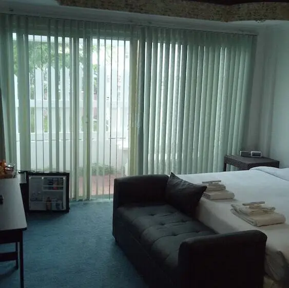 ファミリールーム, Reddoorz Premium At The Grand Peninsula Suites