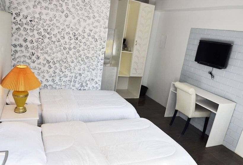 디럭스 룸, Reddoorz Premium At The Grand Peninsula Suites