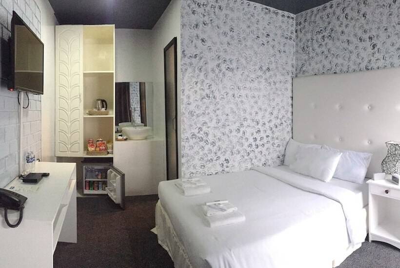 غرفة ديلوكس, Reddoorz Premium At The Grand Peninsula Suites