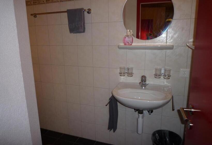 Habitación Estándar Abuhardillada, Esthers Guesthouse