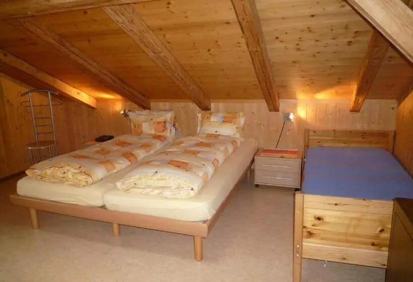 屋根裏部屋風スタンダードルーム, Esthers Guesthouse