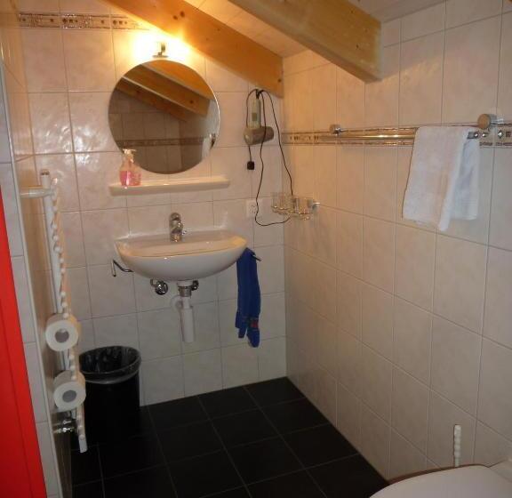 חדר משפחתי, Esthers Guesthouse