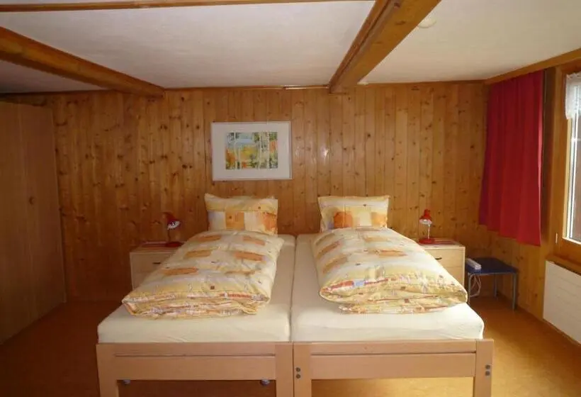 バス共有のスタンダードルーム, Esthers Guesthouse