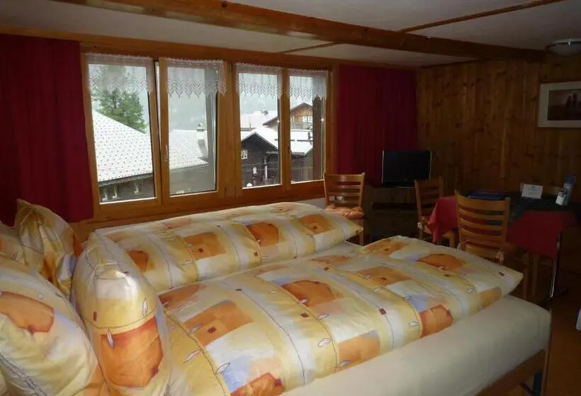 バス共有のスタンダードルーム, Esthers Guesthouse