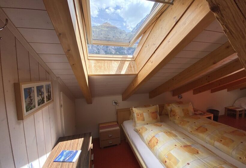 חדר משפחתי, Esthers Guesthouse