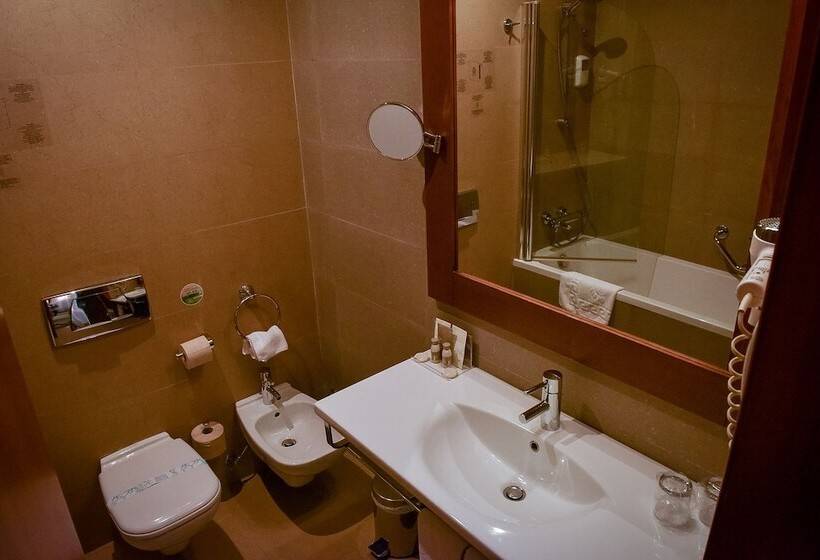 سوییت با چشم‌انداز دریا, Iaki Conference & Spa