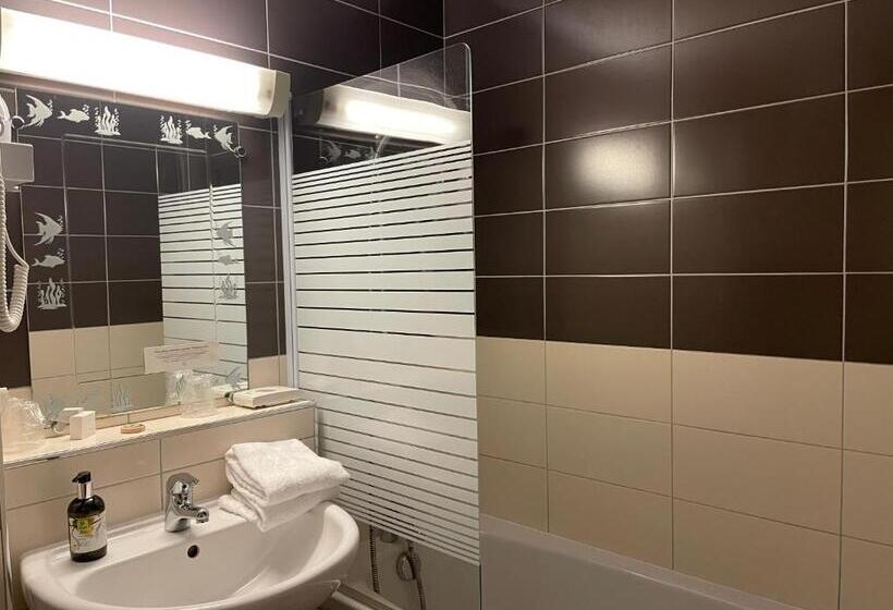 Háromágyas Standard Szoba, Logis Hôtel De La Tête Noire