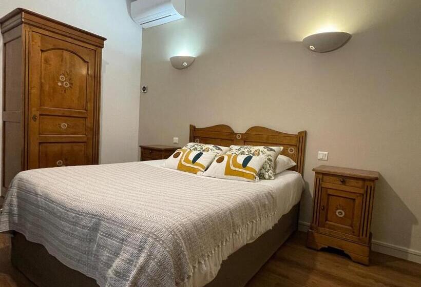 اتاق استاندارد سه نفره, Logis Hôtel De La Tête Noire