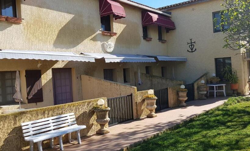 スタンダードトリプルルーム, Longo Mai